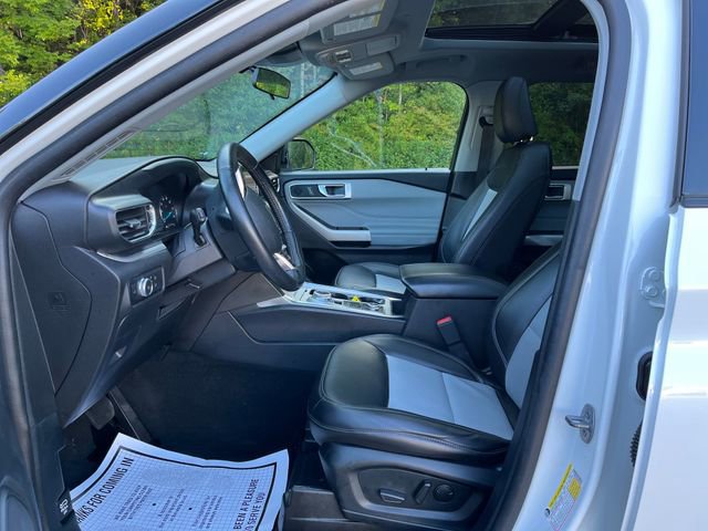 Certified 2022 Ford Explorer XLT w/ Equipment Group 202A image 10