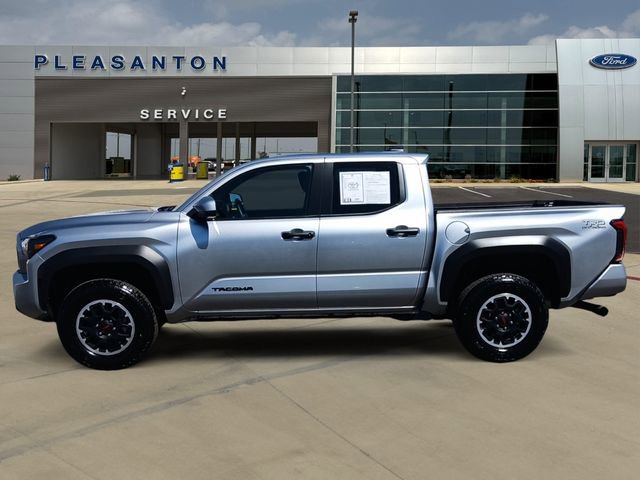 Used 2025 Toyota Tacoma TRD Off-Road image 2
