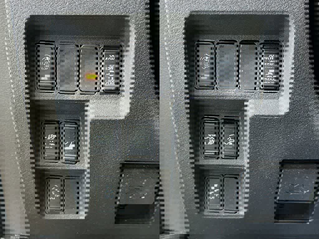 Used 2022 Nissan Frontier SV image 25