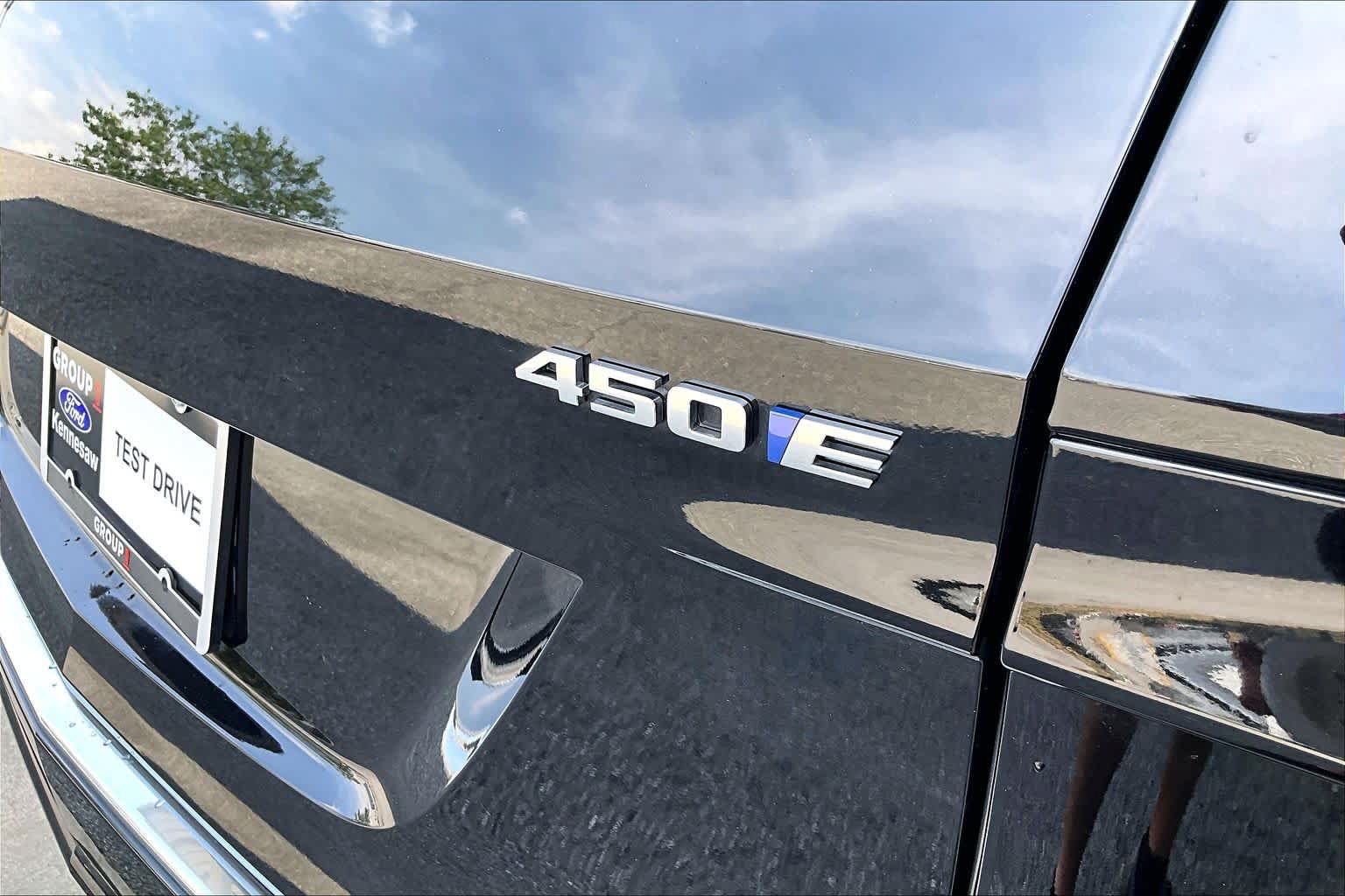 Used 2025 Cadillac Lyriq Luxury RWD image 10