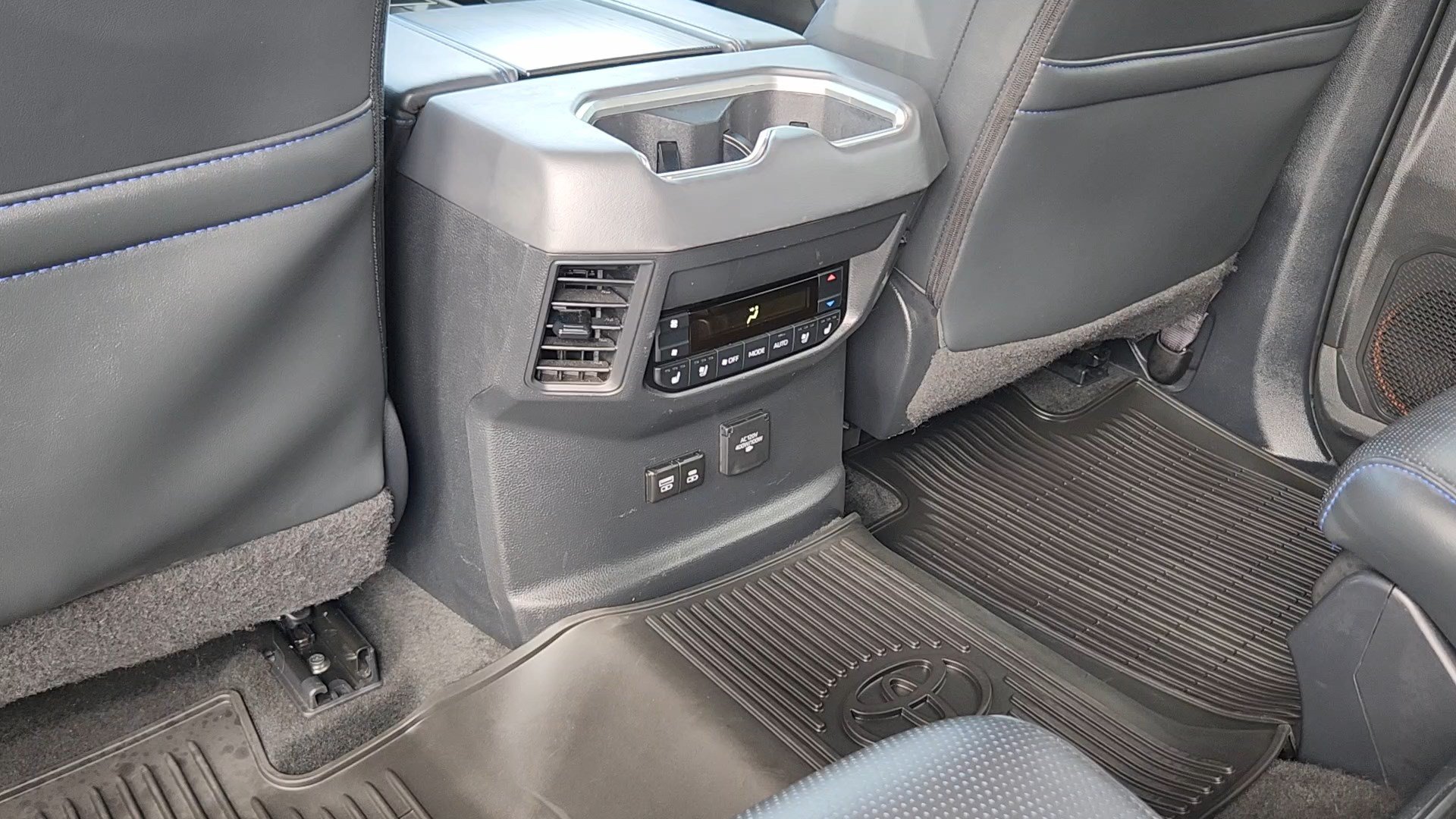 Used 2024 Toyota Sequoia Platinum AWD/4WD image 18