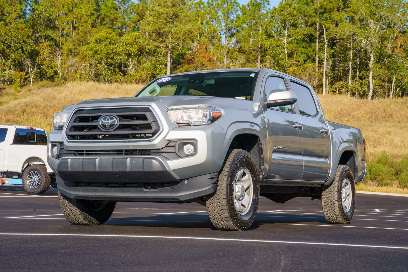 Used 2022 Toyota Tacoma SR5 RWD image 3