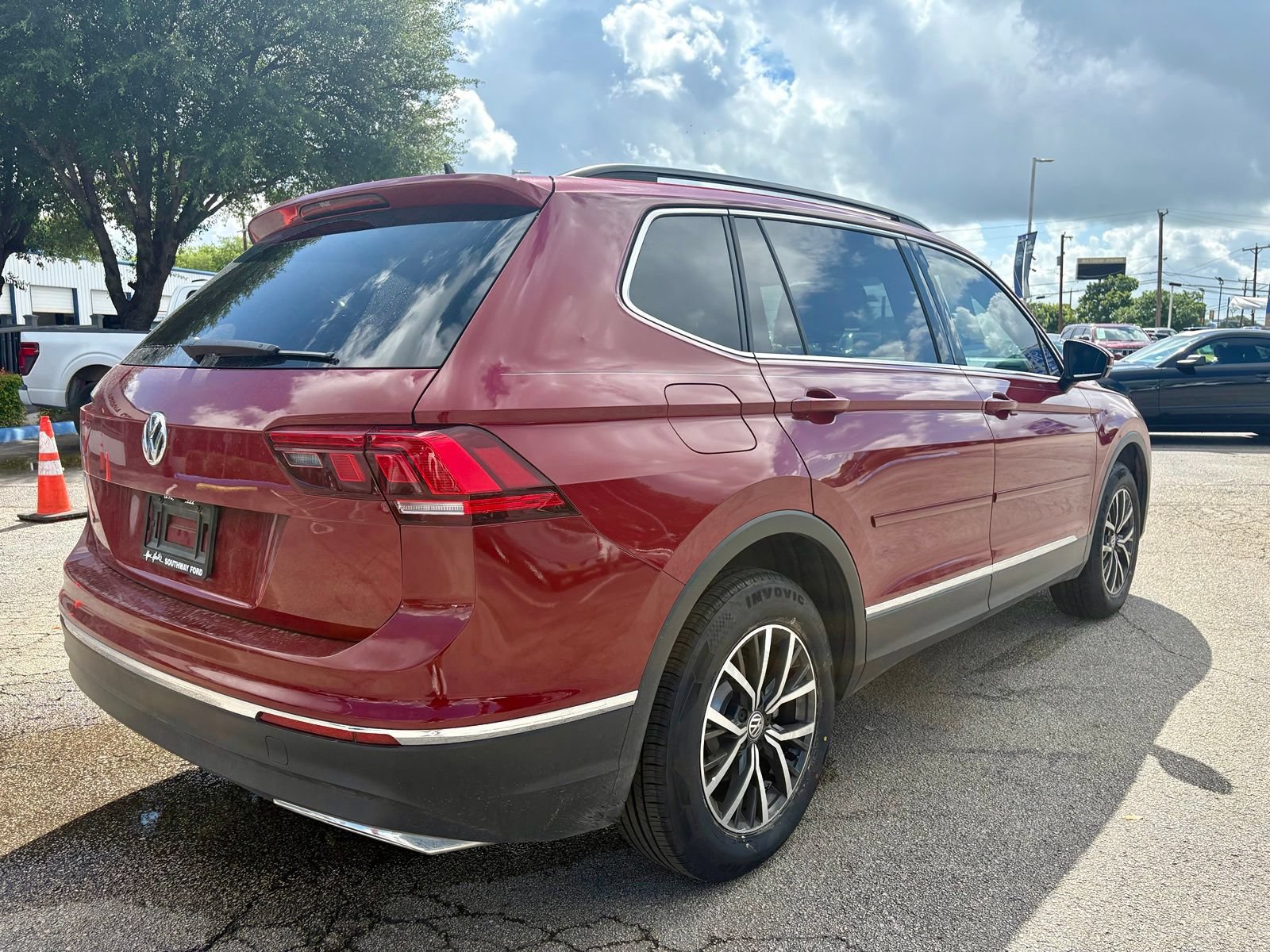 Used 2021 Volkswagen Tiguan SE FWD image 5