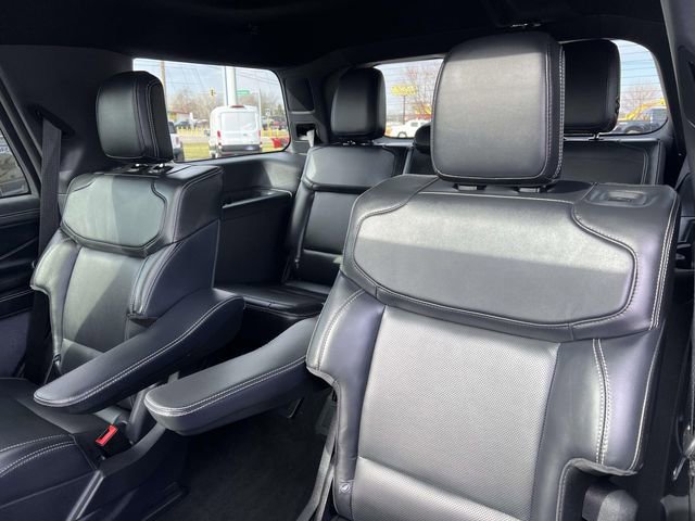 Certified 2025 Ford Expedition Platinum w/ Stealth Appearance Package image 29