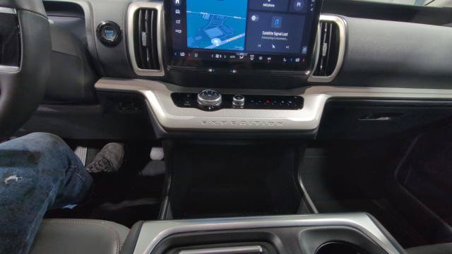 Certified 2025 Ford Expedition Active AWD/4WD image 25