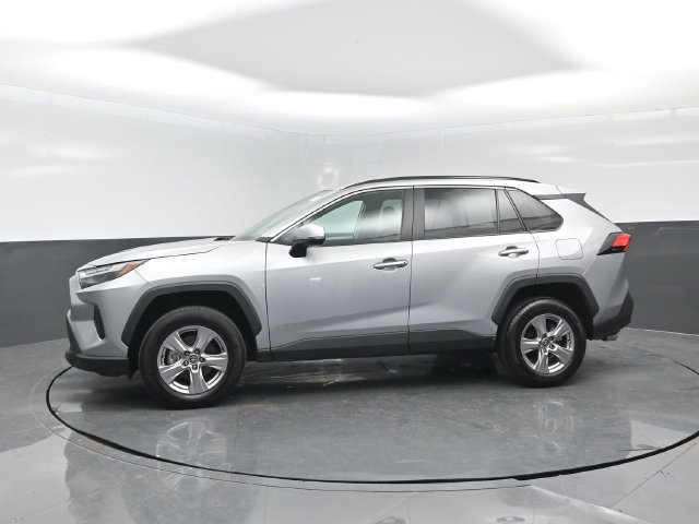 Used 2025 Toyota RAV4 XLE AWD/4WD image 4