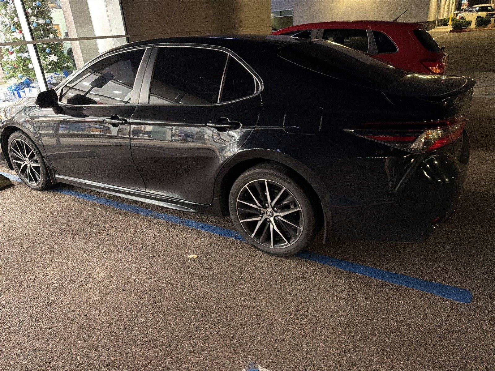 Used 2021 Toyota Camry SE image 9