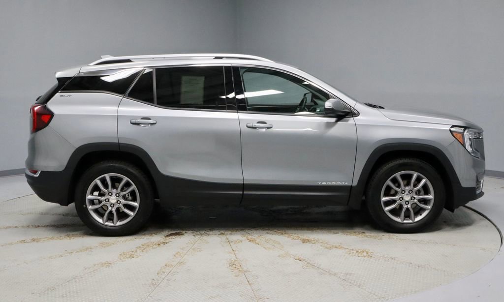 Used 2024 GMC Terrain SLT AWD/4WD image 11