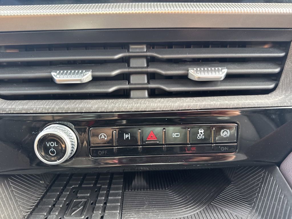 Certified 2025 Ford Explorer Platinum w/ LUX Leather Package image 25