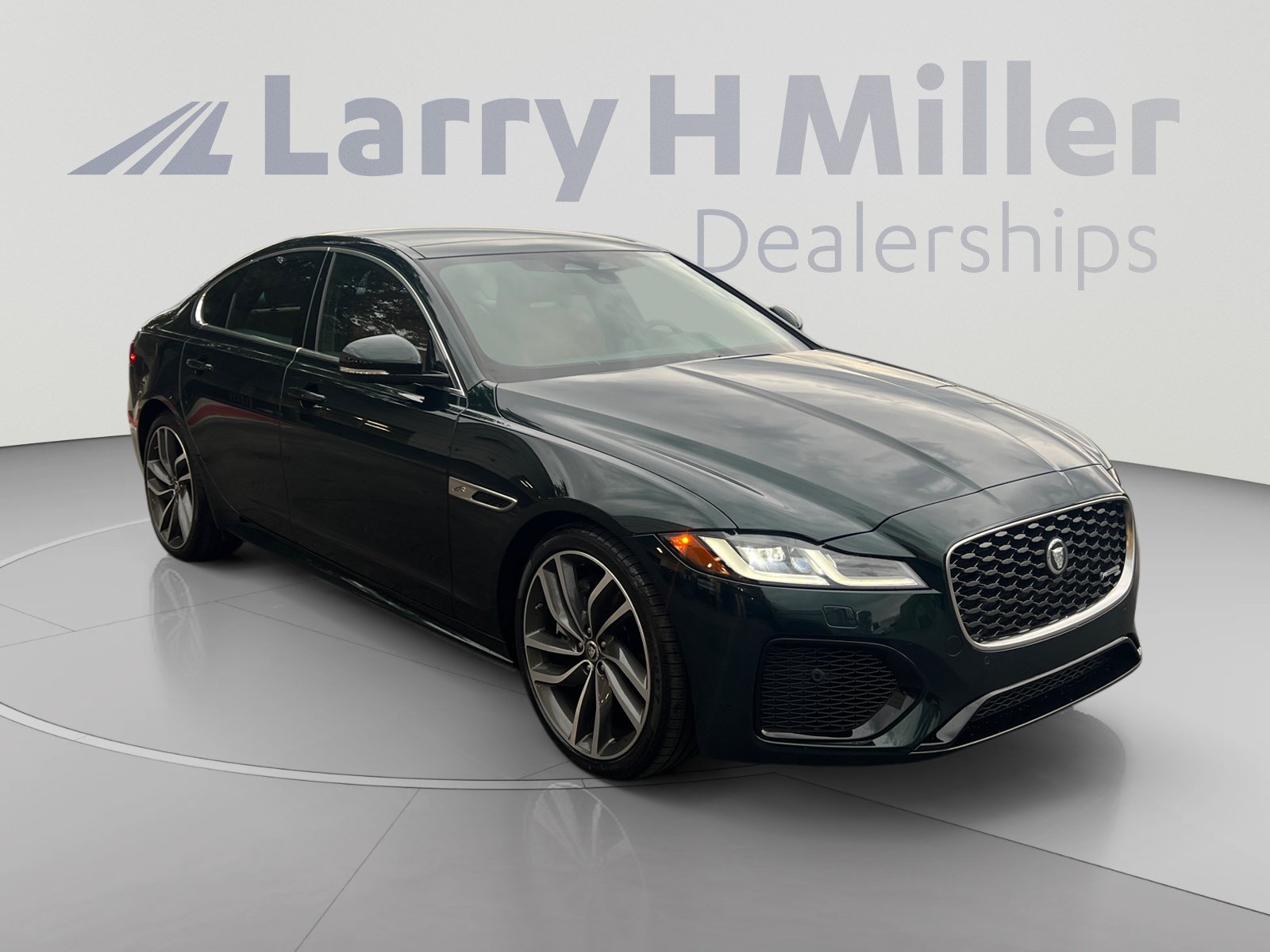 Used 2024 Jaguar XF R-Dynamic SE AWD/4WD image 7