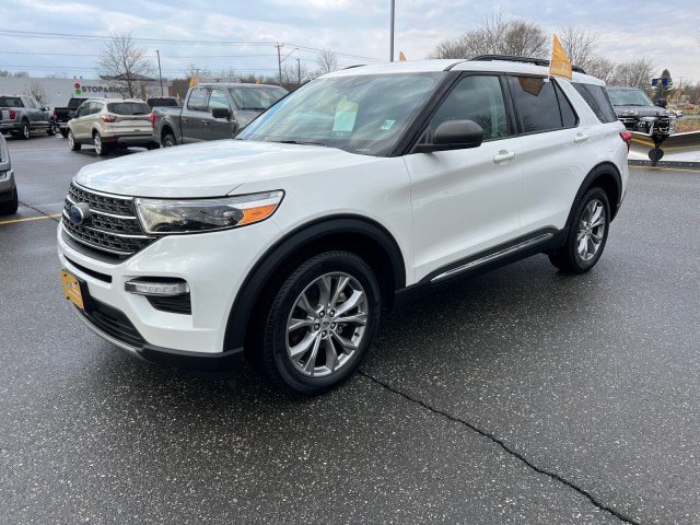 Certified 2022 Ford Explorer XLT w/ Equipment Group 202A AWD/4WD image 3