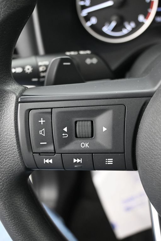 Used 2024 Nissan Rogue SV FWD image 16