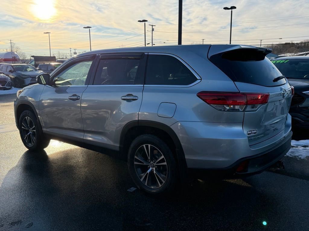 Used 2019 Toyota Highlander LE image 3
