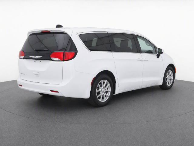 Used 2023 Chrysler Voyager LX FWD image 6