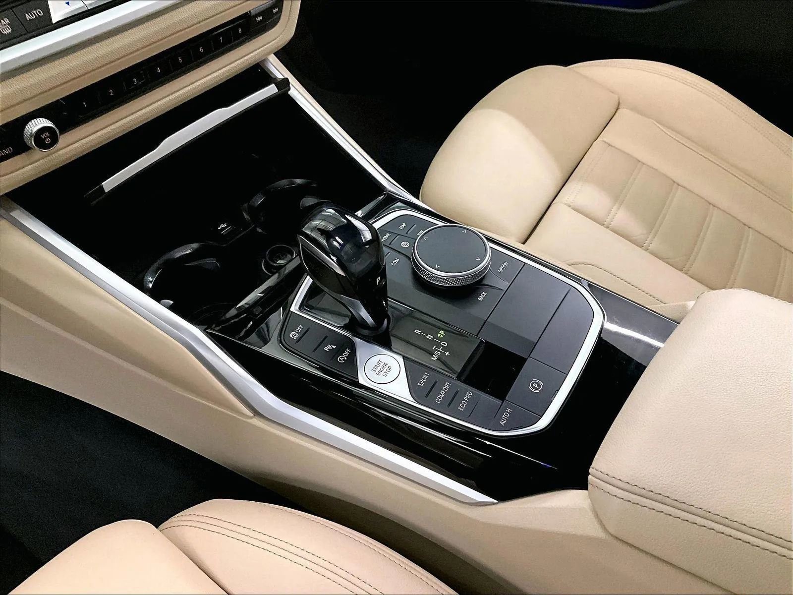 Used 2019 BMW 330i xDrive Sedan w/ Driving Assistance Package image 16