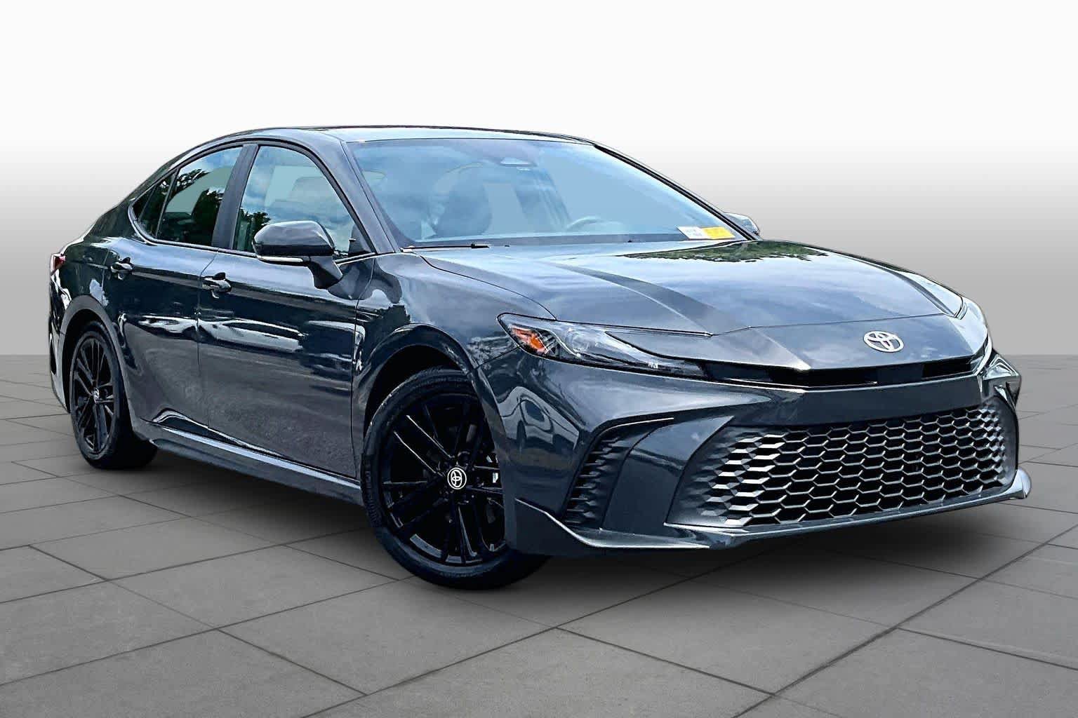 Used 2026 Toyota Camry SE FWD image 3