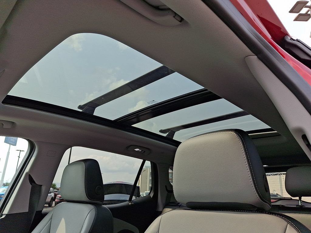 Used 2024 GMC Terrain SLT w/ LPO, Floor Liner Package AWD/4WD image 14