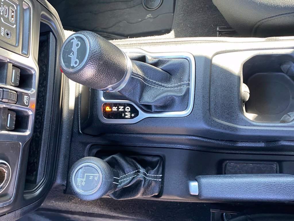 Used 2018 Jeep Wrangler Unlimited Sahara AWD/4WD image 19