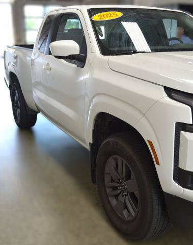 Used 2025 Nissan Frontier SV AWD/4WD image 8