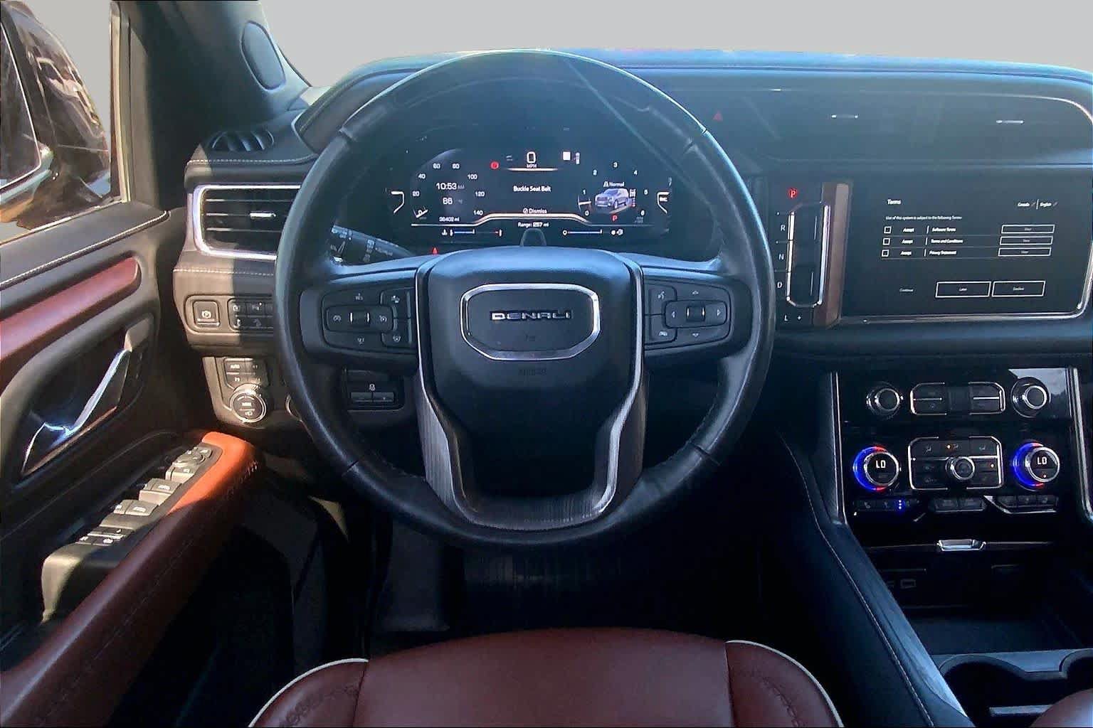 Used 2023 GMC Yukon Denali Ultimate w/ LPO, Floor Liner Package AWD/4WD image 6