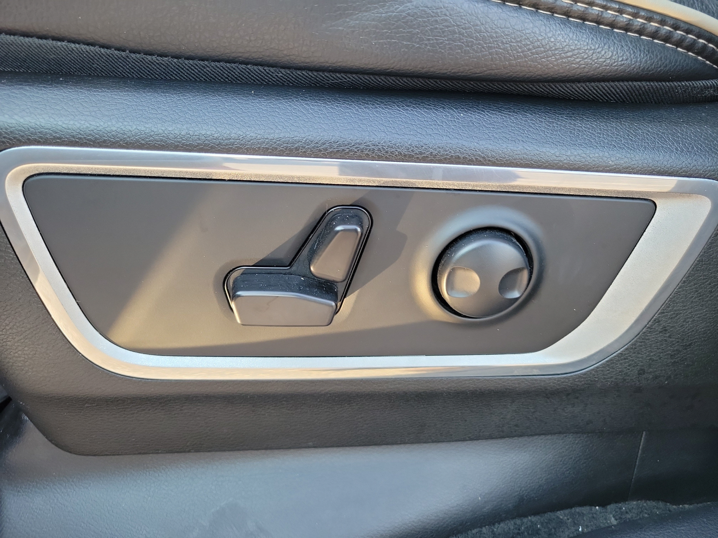 Used 2023 RAM 1500 Laramie AWD/4WD image 16