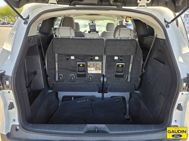 Used 2025 Toyota Sienna LE FWD image 13