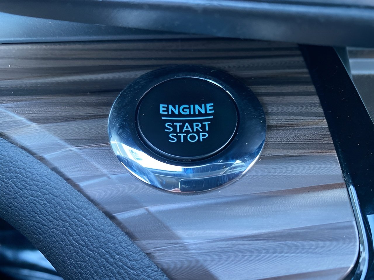 Certified 2024 Ford Explorer Limited w/ Equipment Group 301A image 25