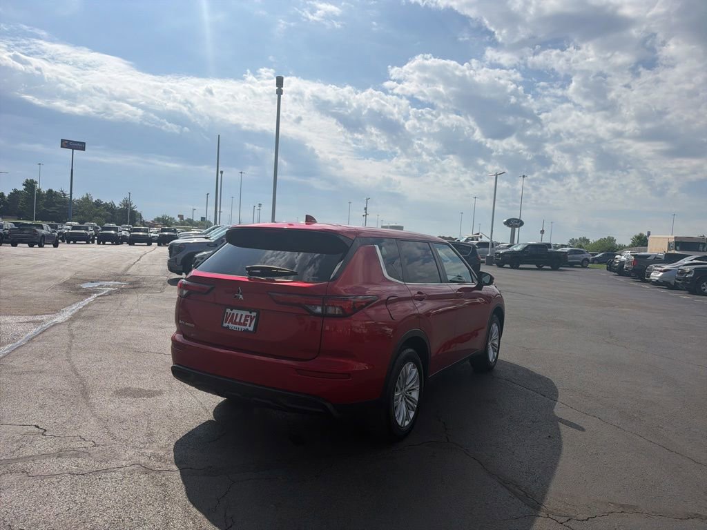 Used 2024 Mitsubishi Outlander ES AWD/4WD image 7