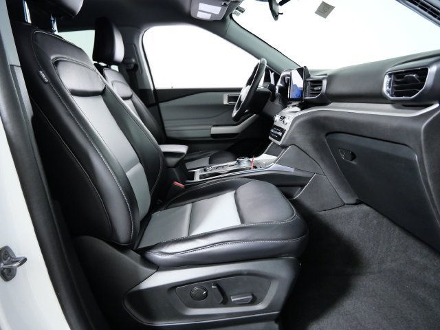 Certified 2023 Ford Explorer XLT w/ Equipment Group 202A AWD/4WD image 9