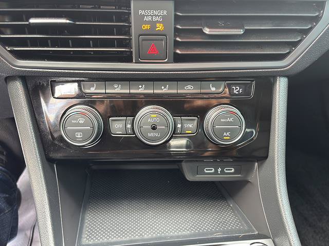 Used 2023 Volkswagen Jetta SE w/ Panoramic Sunroof Package FWD image 24