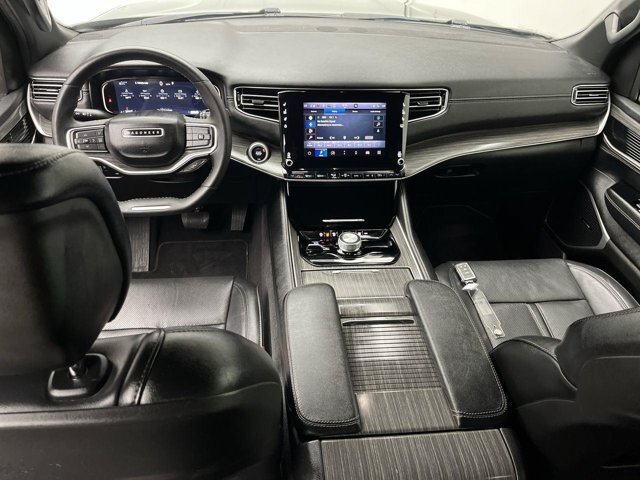 Used 2024 Jeep Wagoneer L Series II AWD/4WD image 4