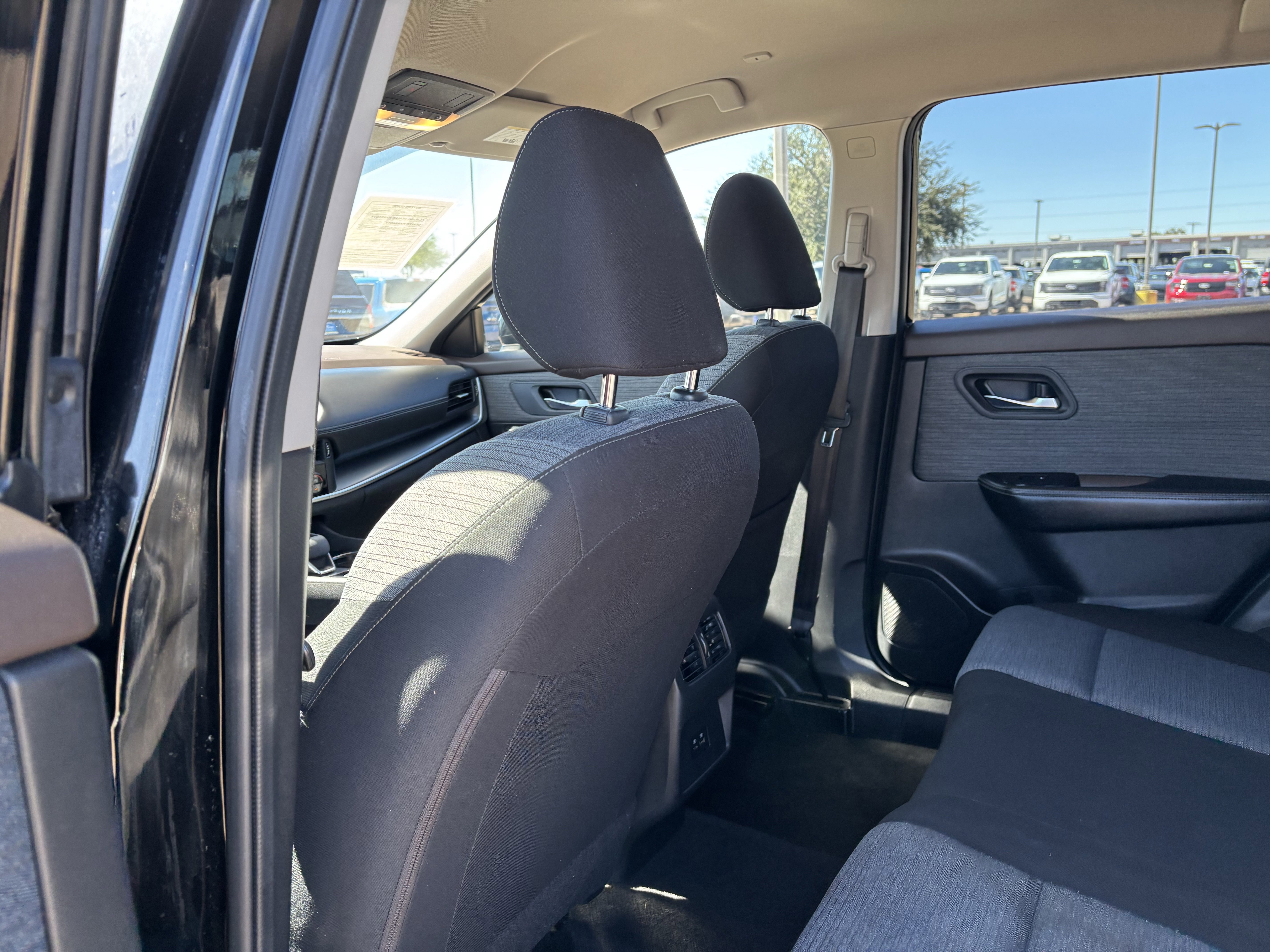 Used 2023 Nissan Rogue SV image 17