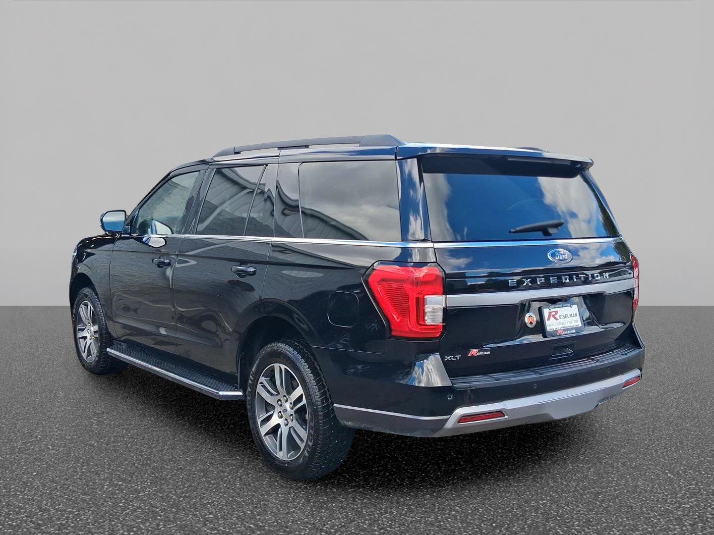 Certified 2023 Ford Expedition XLT RWD image 6