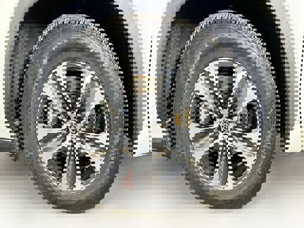 Used 2020 Toyota Highlander XLE image 11