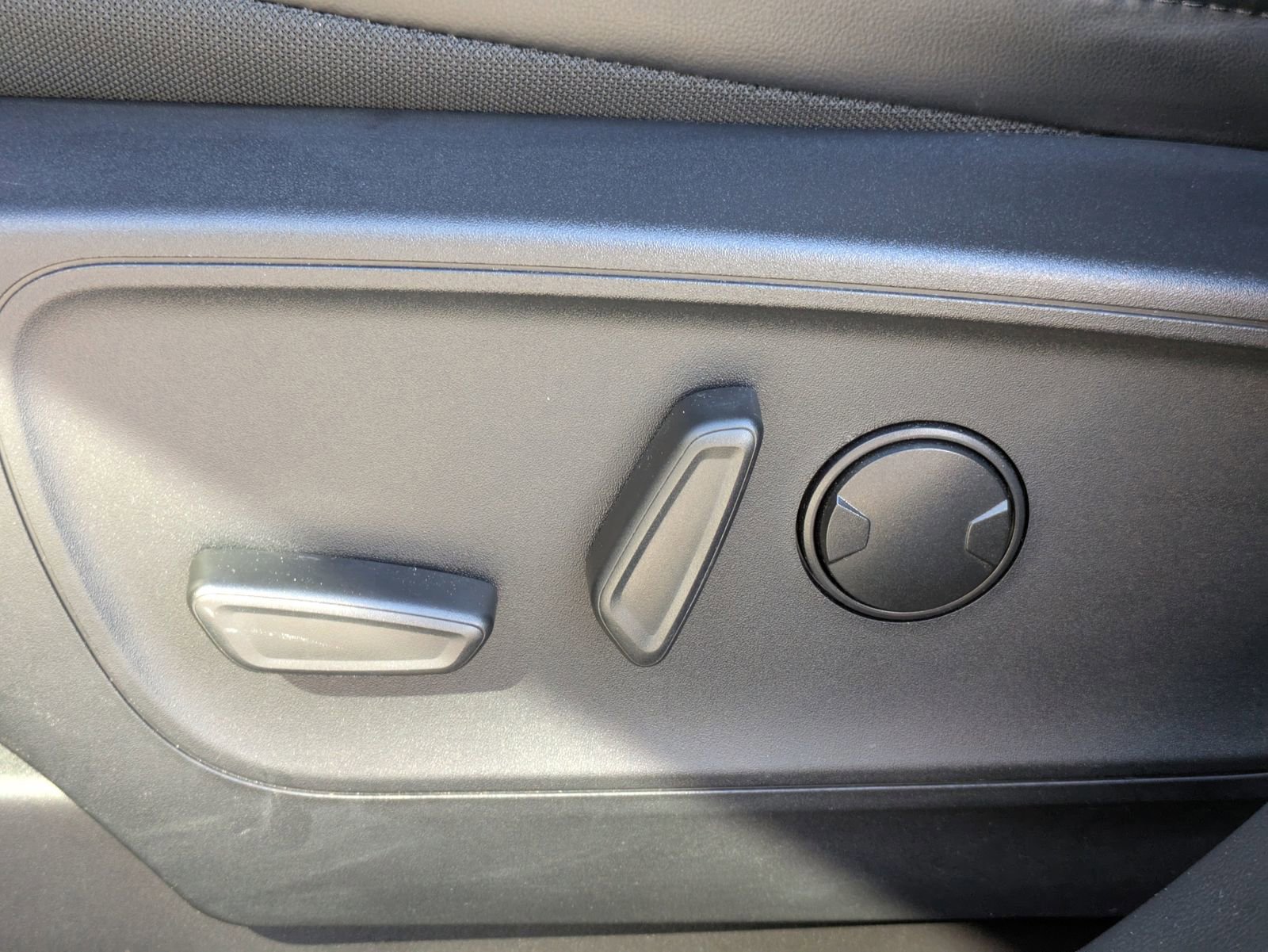 Certified 2025 Ford Escape SE image 19