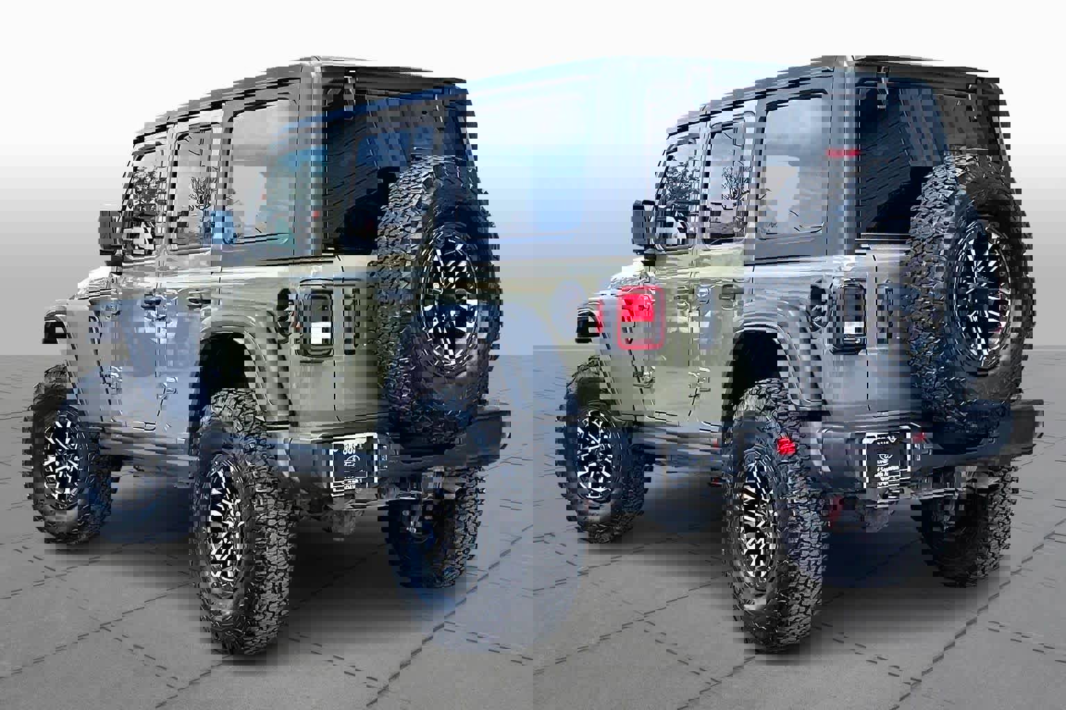 Used 2025 Jeep Wrangler Willys image 5