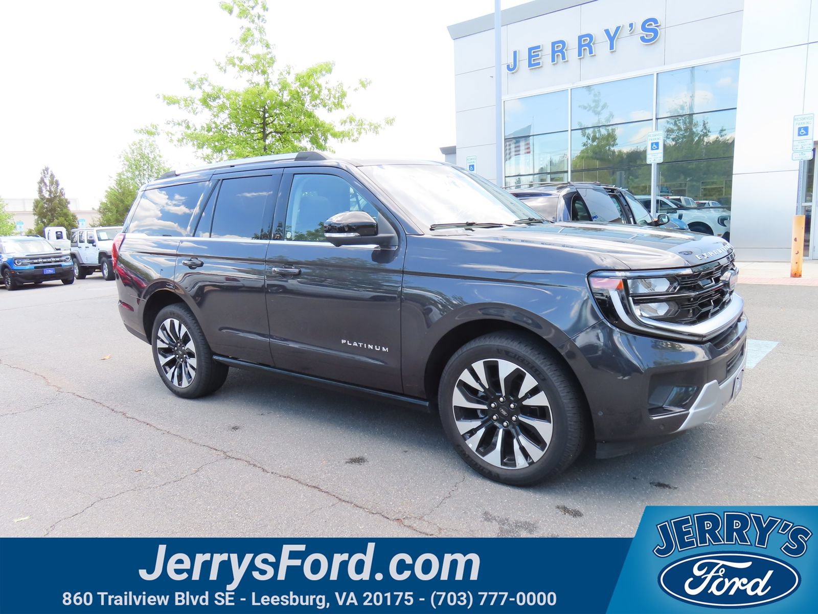 Certified 2025 Ford Expedition Platinum w/ Driver's Package AWD/4WD image 1