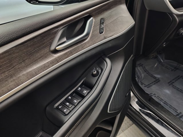 Used 2023 Jeep Grand Cherokee Limited AWD/4WD image 22