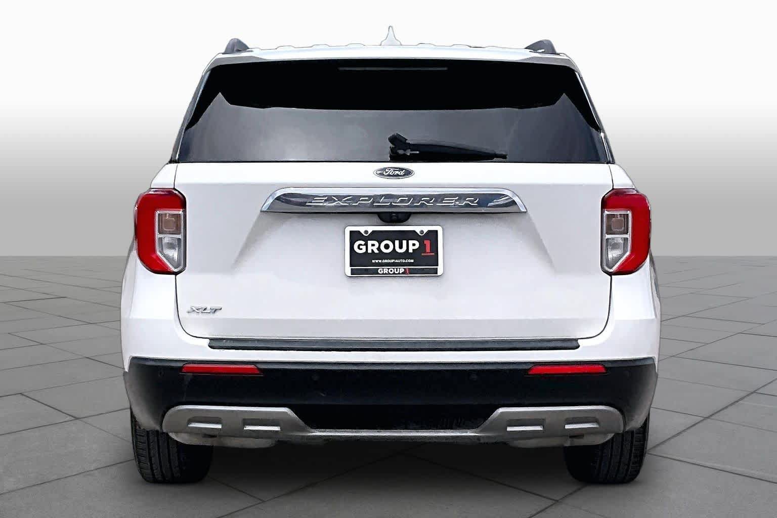 Certified 2022 Ford Explorer XLT w/ Equipment Group 202A RWD image 5