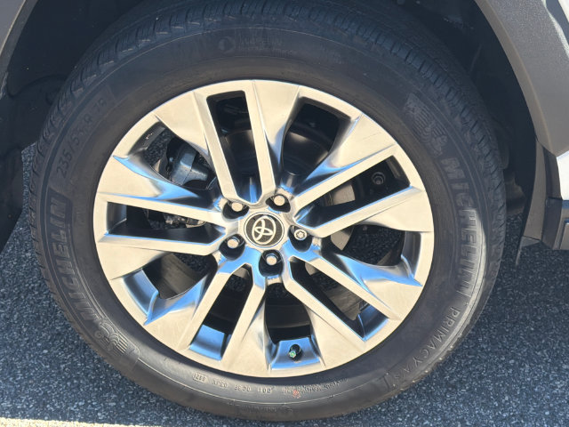 Used 2021 Toyota RAV4 XLE Premium AWD/4WD image 19