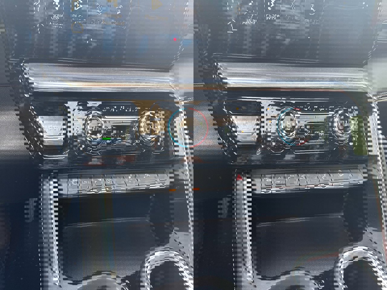 Used 2024 GMC Sierra 2500 Denali Ultimate w/ Max Trailering Package image 16