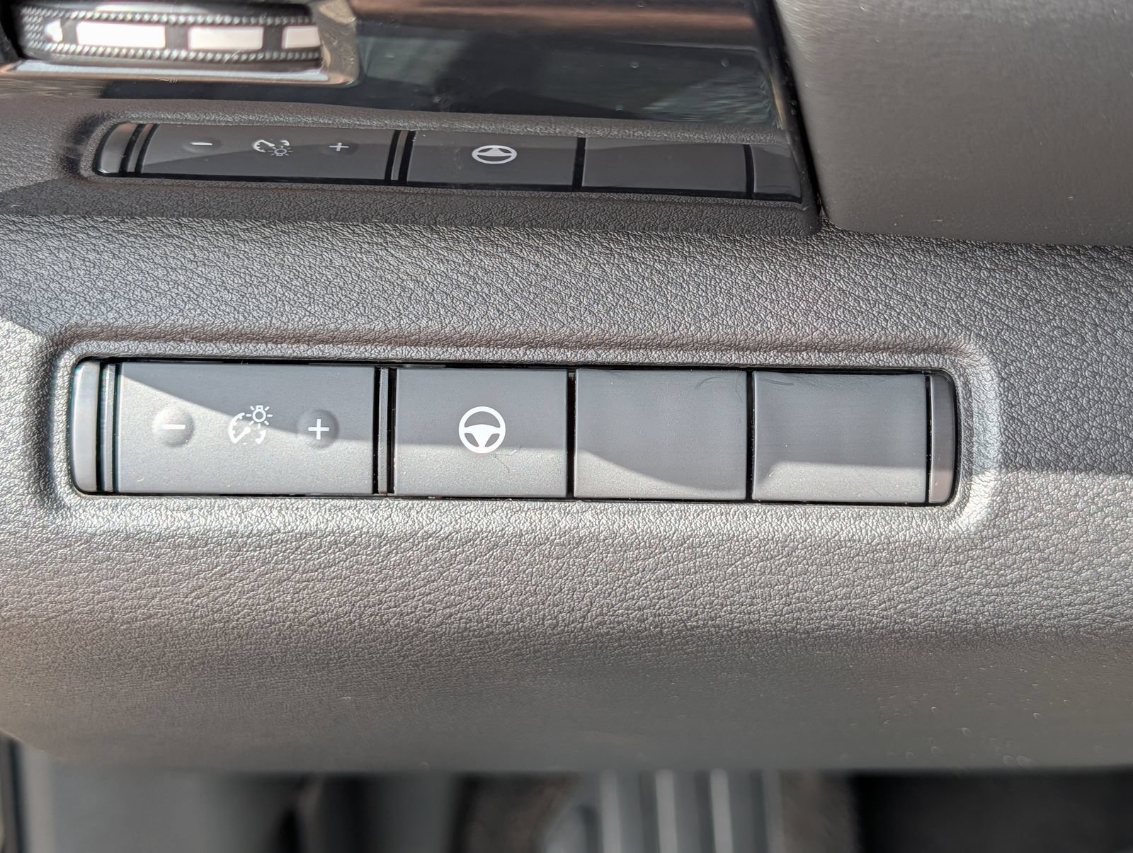 Used 2023 Nissan Pathfinder SV w/ Black Appearance Package AWD/4WD image 18