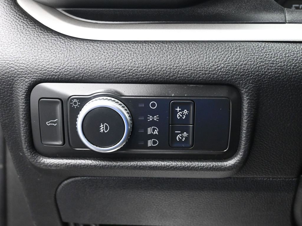 Certified 2020 Ford Explorer XLT w/ Equipment Group 202A image 13