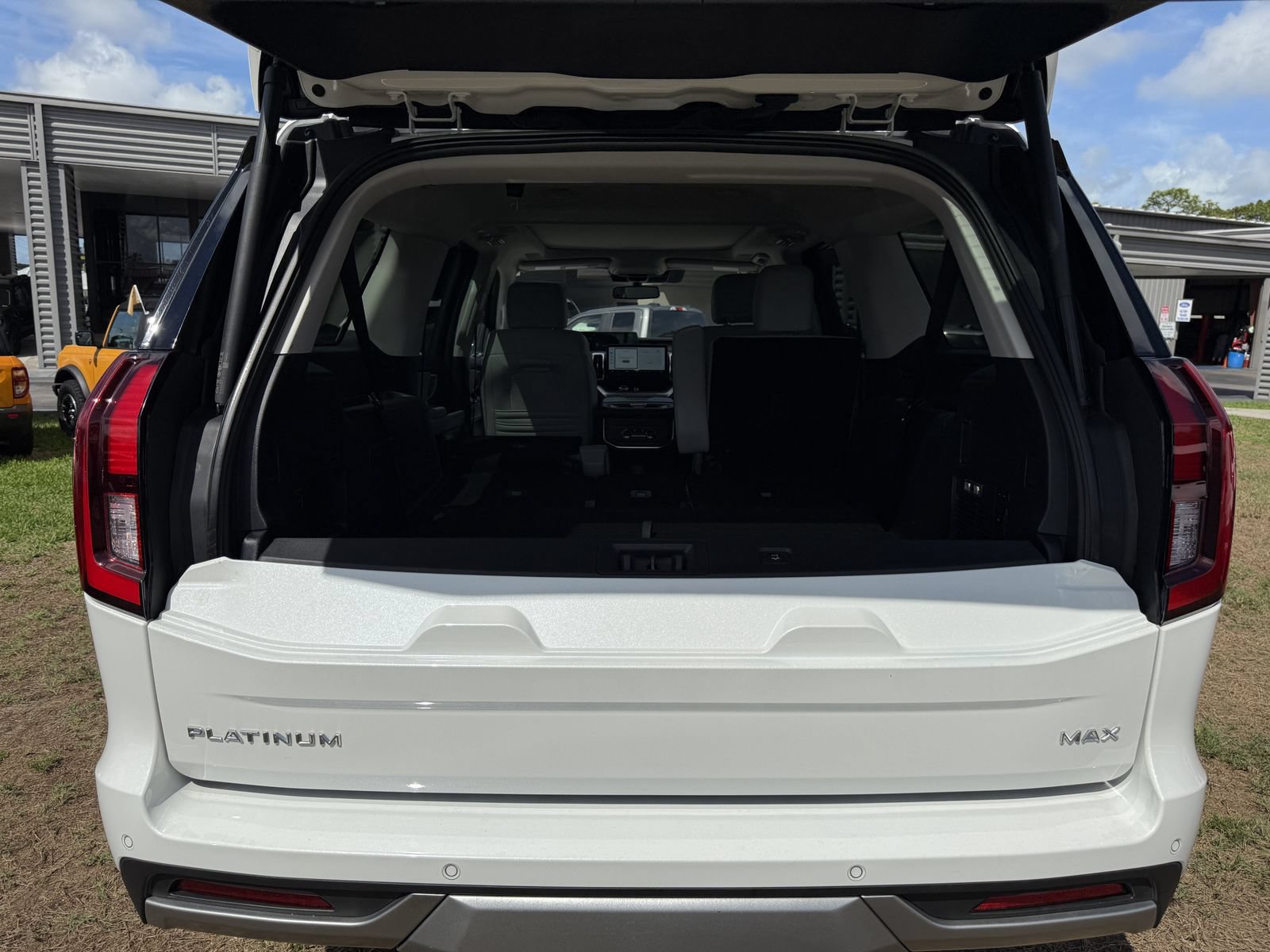 Certified 2025 Ford Expedition Max Platinum w/ Driver's Package AWD/4WD image 13