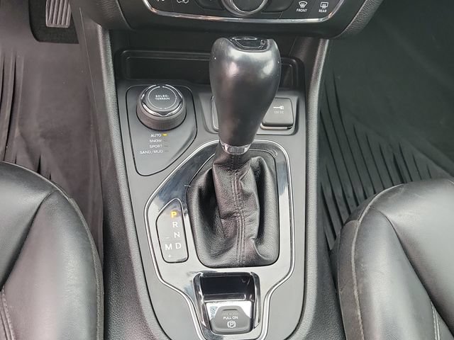 Used 2021 Jeep Cherokee Latitude Plus AWD/4WD image 20