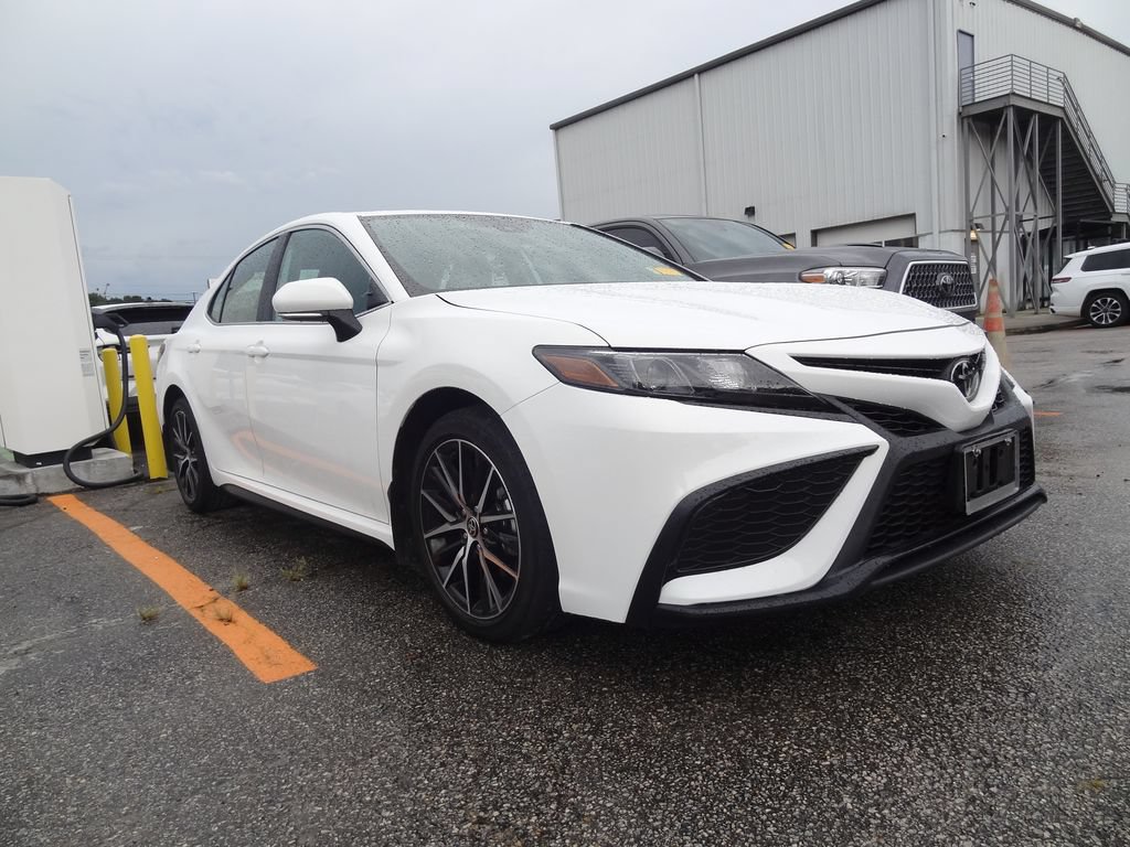 Used 2024 Toyota Camry SE w/ Blackout Package (TMS) FWD image 8