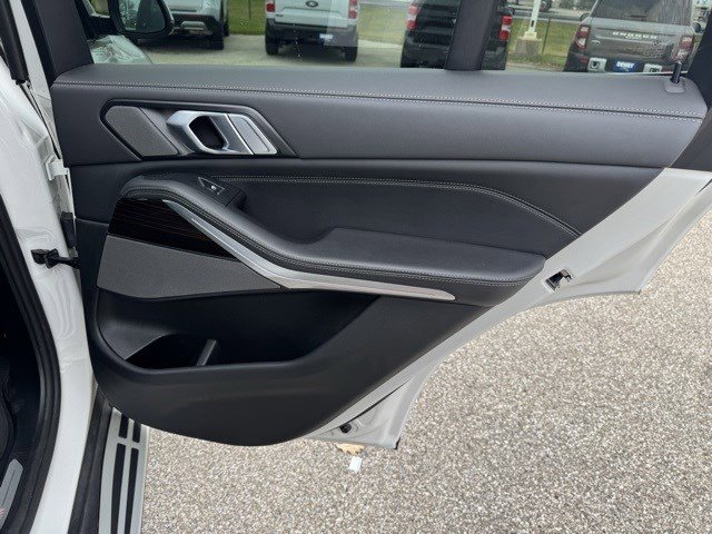 Used 2025 BMW X5 xDrive50e image 39