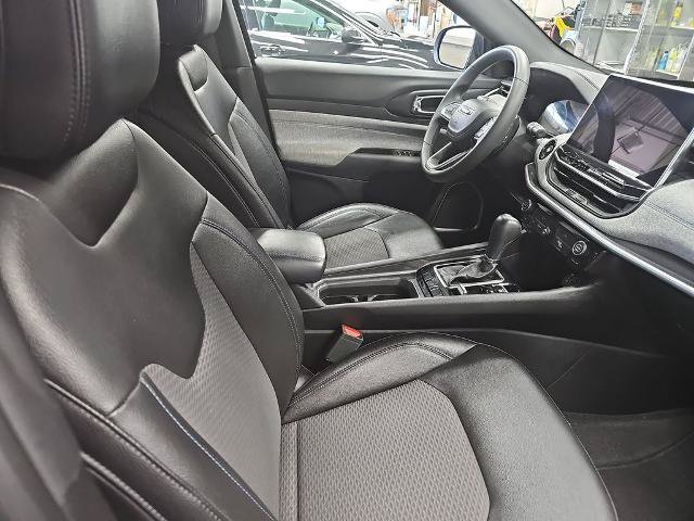 Used 2024 Jeep Compass Latitude AWD/4WD image 10