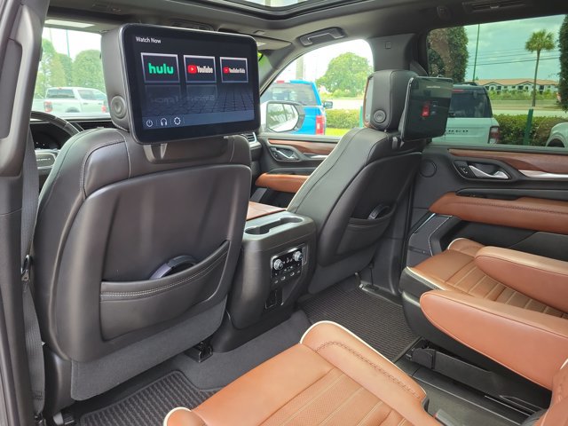 Used 2023 GMC Yukon XL Denali Ultimate AWD/4WD image 10