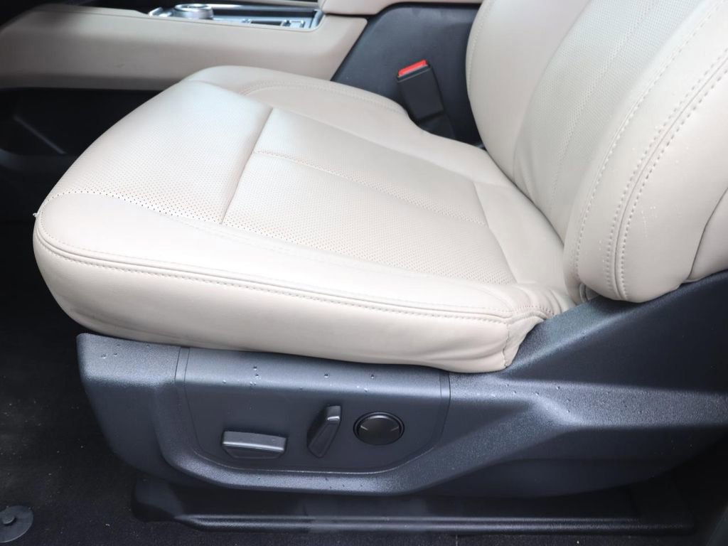 Certified 2024 Ford Expedition XLT image 19